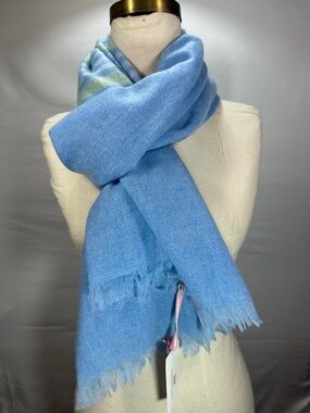 Vineyard Vines Light Blue and green stripped 100% cashmere Fringed Women's Scarf